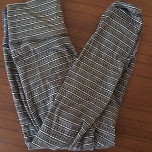 Super cute patterned lululemon leggings s10